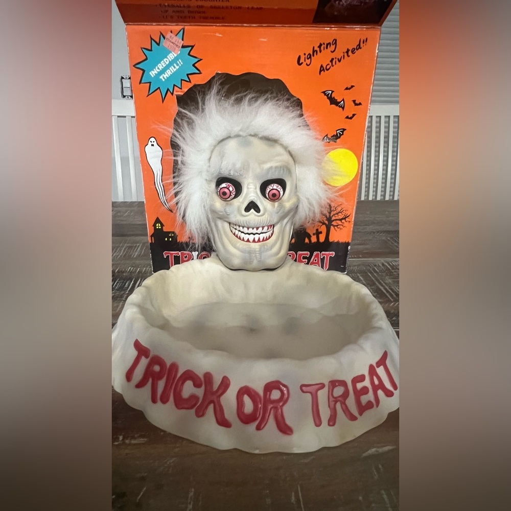 Vintage Trick or Treat Screaming Skull Halloween Candy Dish
